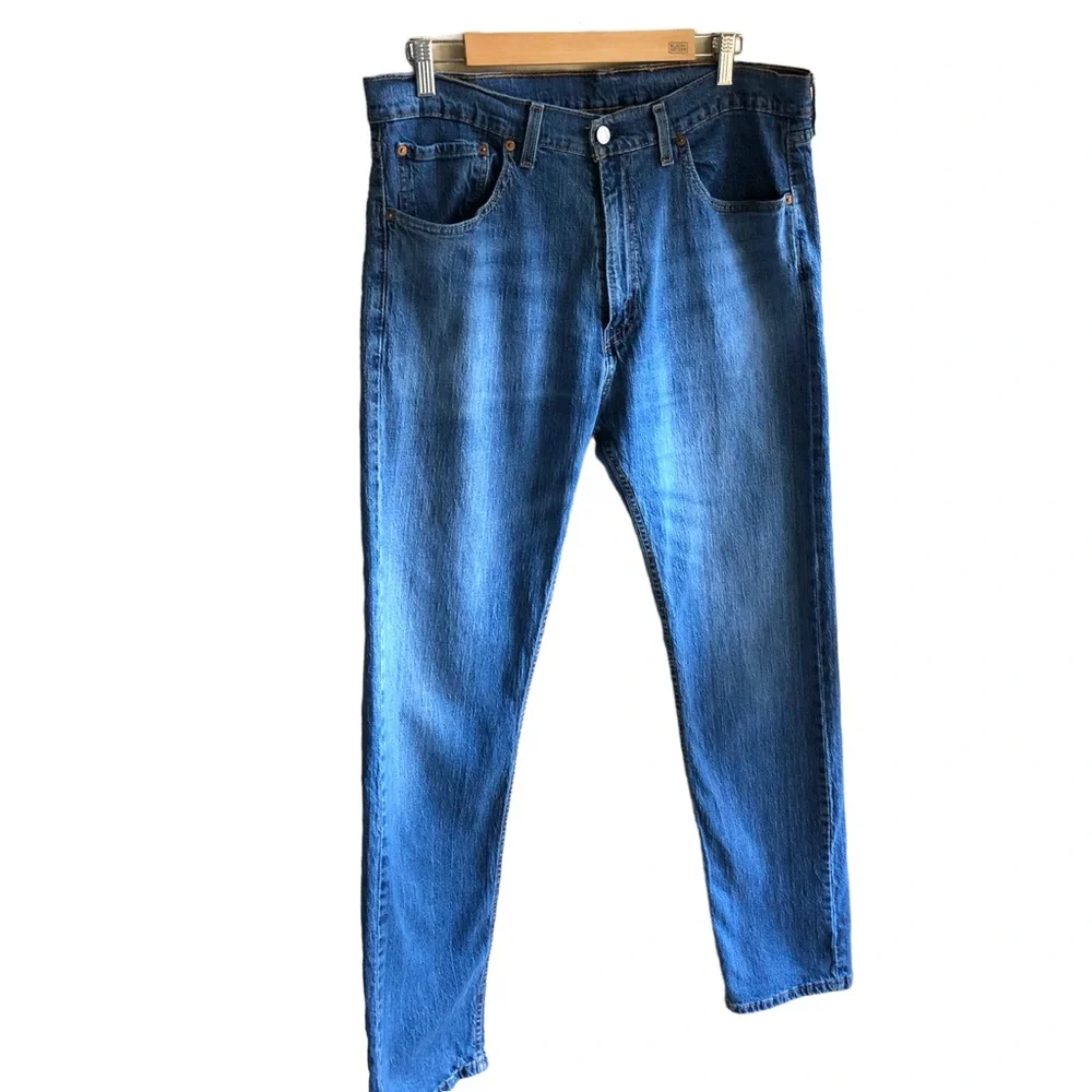 Levi's 505 Straight Leg Jeans. Medium Wash. Extra Tall. Size 36W x 34L